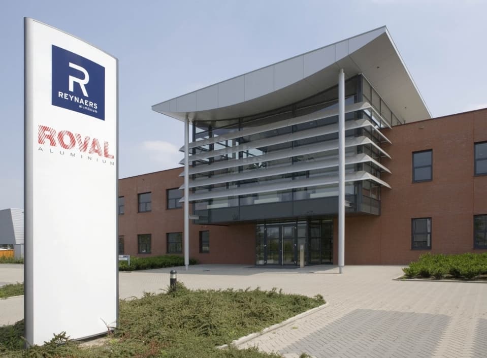 Scholieren bezoeken Roval