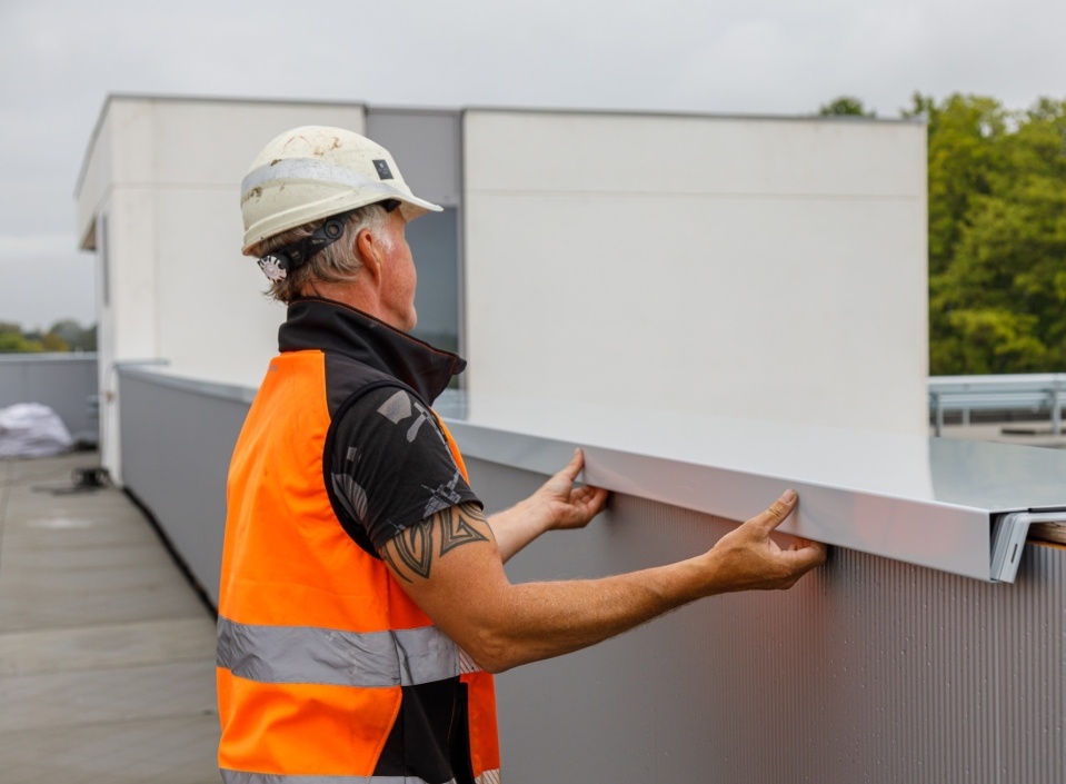 ​Aluminium muurafdeksystemen van Roval: strak, stijlvol en waterkerend